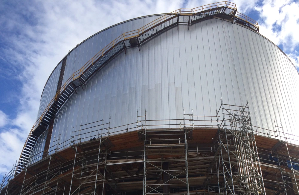 image of diluted bitumen froth tank under construction.