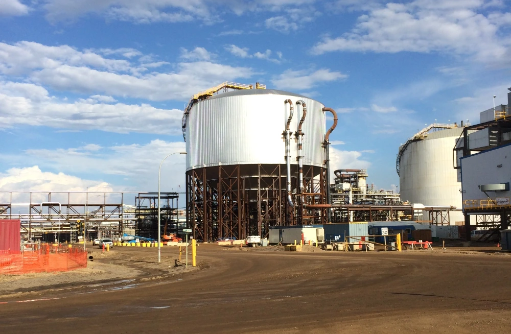 image of diluted bitumen froth tank.